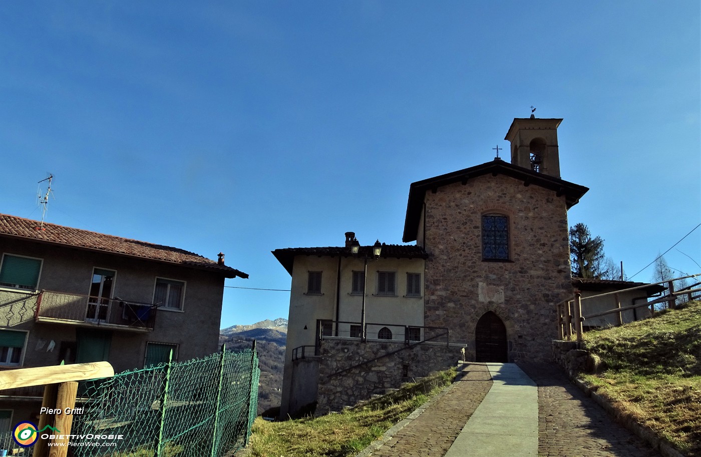 08 Alino - Chiesetta-oratorio, dedicata a San Bernardino, eretta nel 1450.JPG -                                
